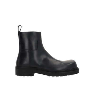 Bottega Veneta Ben Leather Ankle Boots In Black