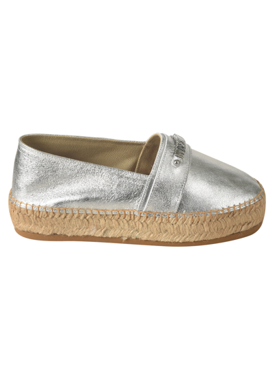 Moschino Logo Embossed Metallic Espadrillas In Silver