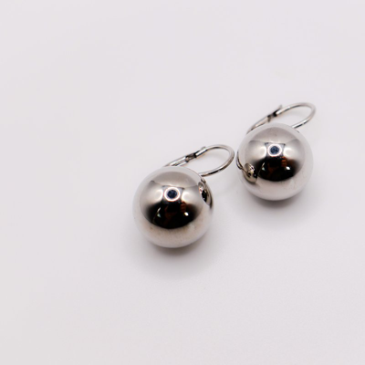 Le Réussi Italian Silver Sphere Earwire Earrings In Grey