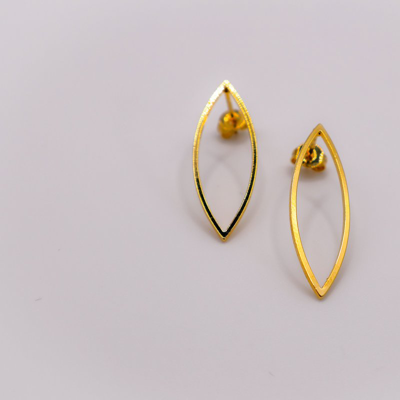 Le Réussi Golden Leaf Elegance Earrings