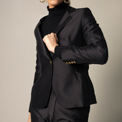 Le Réussi Women's Blazer/suit In Black