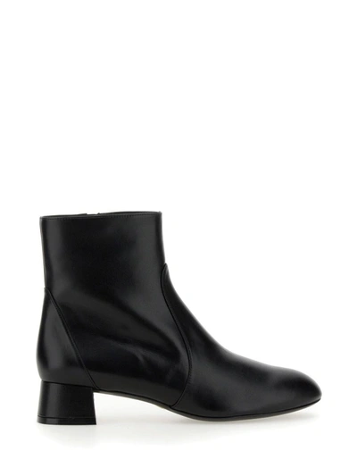 Stuart Weitzman Vivienne Booties In Black