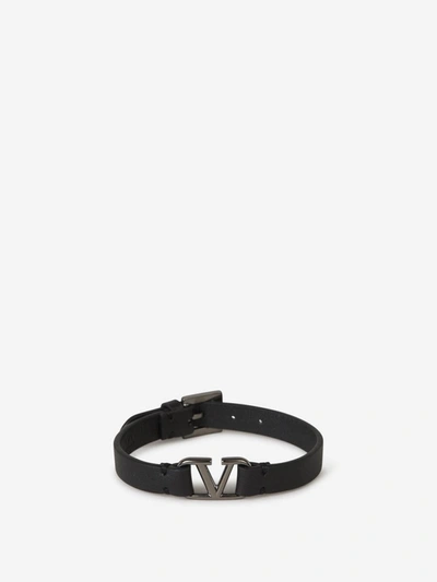 Valentino Garavani Leather Logo Bracelet In Negre