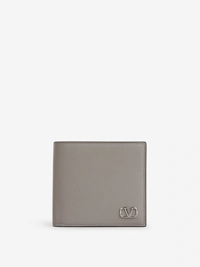 Valentino Garavani Vlogo Leather Wallet In Gris Pedra