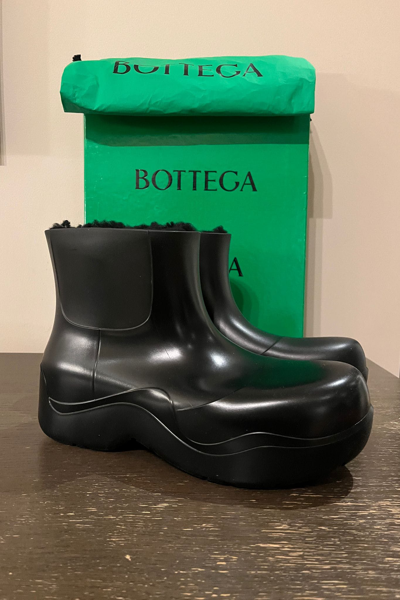 Pre-owned Bottega Veneta Q.4 / Puddle Boots Cozy Shearling Interior In Black
