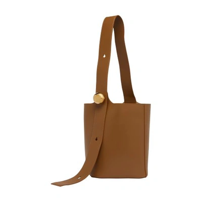 Loewe Pebble Bucket Bag In Oak