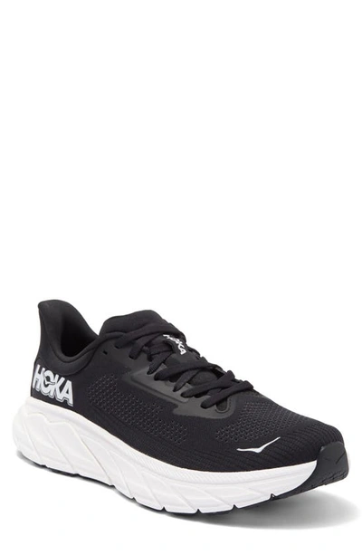 Hoka Arahi 7 Running Shoe In Black / White