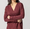 LILLA P TAPERED TRIM V-NECK BLOUSE IN MERLOT