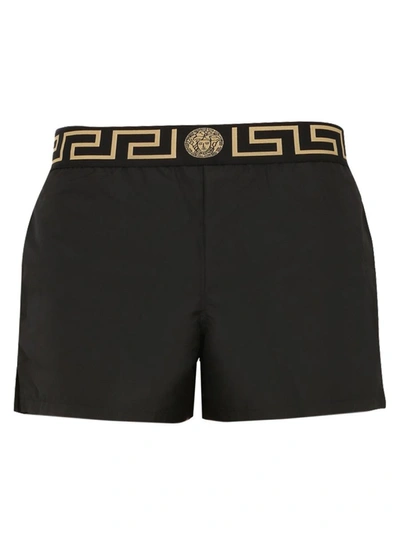 Versace Shorts Da Mare Con Bordo Greca In Black