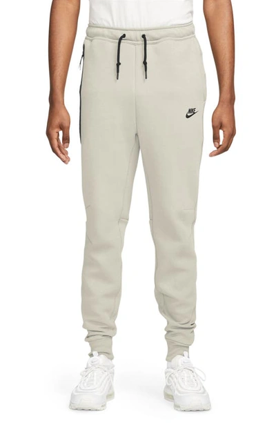 Nike Men's  Sportswear Tech Fleece Jogger Pants In Sea Glass/ Black