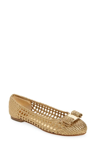 Ferragamo Varina Bow Woven Metallic Ballerina Flats In Natural