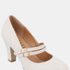 Journee Collection Women's Narrow Width Windy Pumps In White