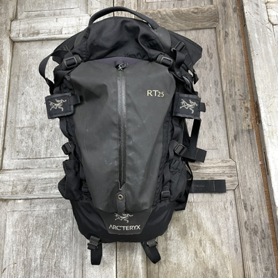 Pre-owned Arc'teryx Rt 25 Superblack Waterproof Backpack In Black