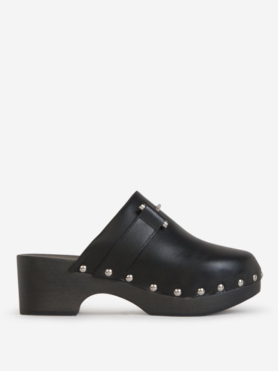 Givenchy Logo Leather Clogs In Negre