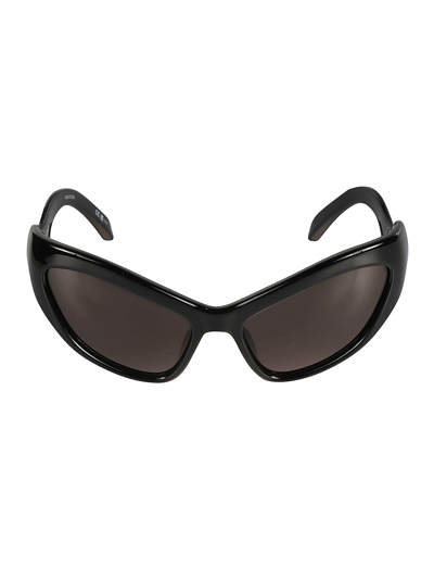 Balenciaga Wavy Temple Logo Sided Sunglasses In Black/grey