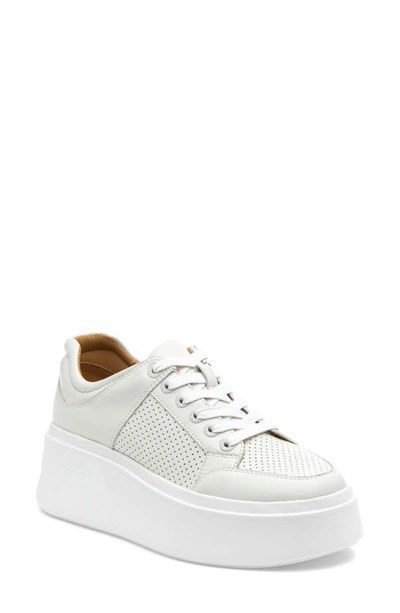 J/slides Nyc Harlowe Platform Trainer In White