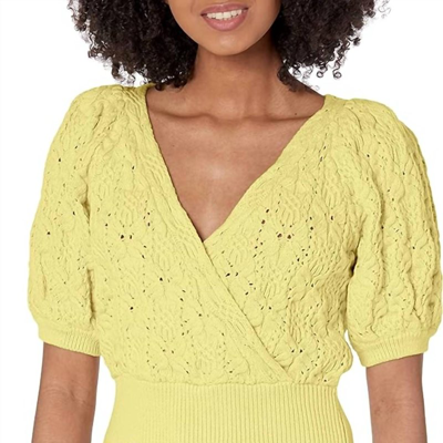 Astr Elowen Short Sleeve Loose Knit Sweater In Yellow