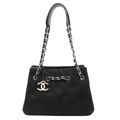 Pre-owned Chanel Canvas Shoulder Bag () In Black