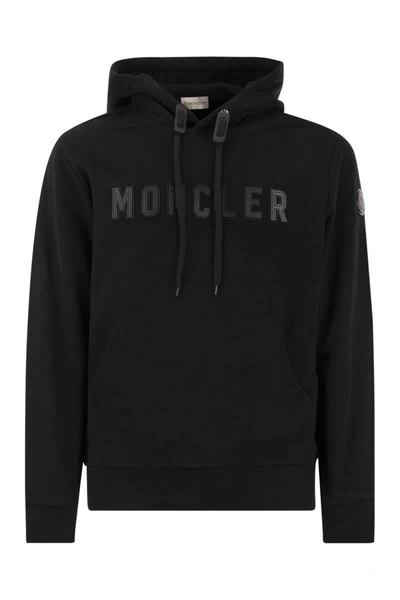 Moncler Logo Printed Hoodie In Black