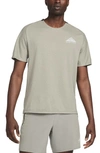 Nike Men's Trail Solar Chase Dri-fit Short-sleeve Running Top In Grey