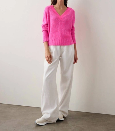 WHITE + WARREN CASHMERE AIR PLUSH V-NECK IN PINK MARL