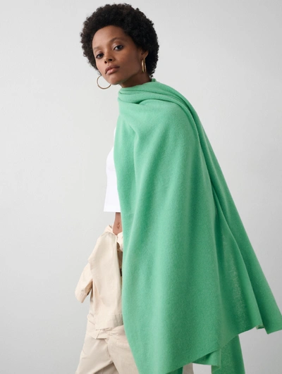 White + Warren Cashmere Travel Wrap In Retro Green