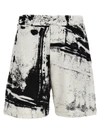 ALEXANDER MCQUEEN ALL OVER PRINT BERMUDA SHORTS BERMUDA, SHORT WHITE/BLACK