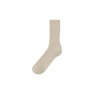 Auralee Cashmere Low Gauge Socks In Beige