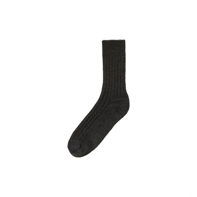 Auralee Cashmere Low Gauge Socks In Charcoal