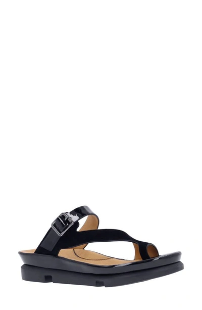 L'amour Des Pieds Alanza Toe Loop Sandal In Black