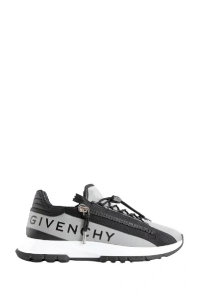 Givenchy Men's Spectre Runner Sneakers In 4g Synthetic Fiber With Zip In Grey/black