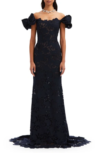 OSCAR DE LA RENTA BOTANICAL OFF THE SHOULDER GUIPURE LACE GOWN WITH TRAIN