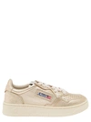 AUTRY 'MEDALIST' GOLD LOW TOP SNEAKERS WITH LOGO PATCH IN LAMINATED LEATHER WOMAN