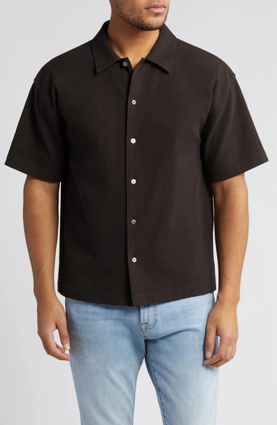 Frame Textured Short Sleeve Button-up Shirt In Black