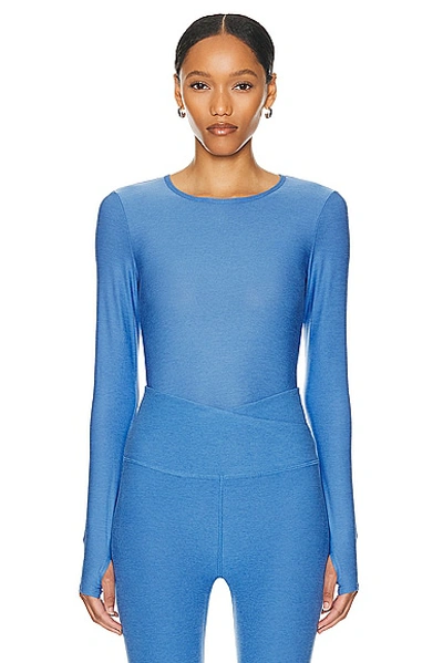 Beyond Yoga Featherweight Classic Crew Pullover Top In Sky Blue Heather