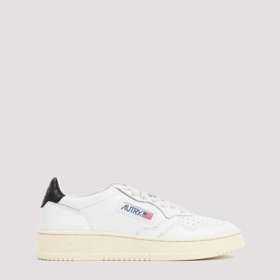 Autry Medalist Leather Low Sneakers In Wht Blk