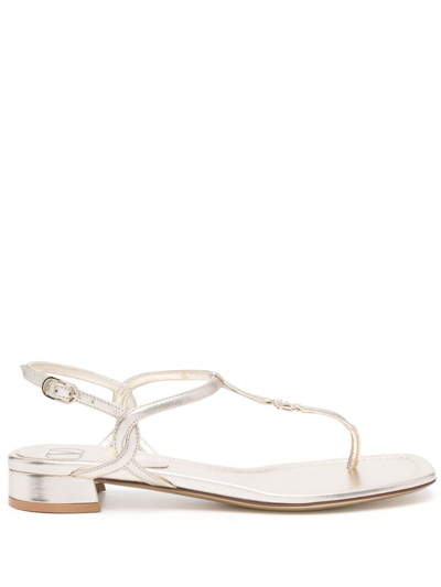 Valentino Garavani Thong-strap Metallic Sandals In Gold