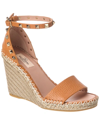 Valentino Garavani Rockstud 120 Leather Wedge Espadrilles In Tan