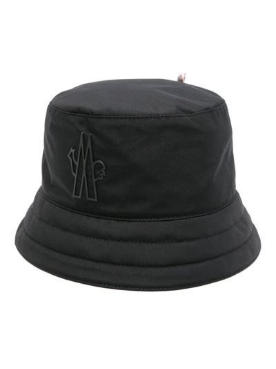 Moncler Cappello Bucket Con Logo Applicato In Black