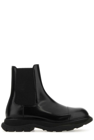 Alexander Mcqueen Leather Tread Chelsea Boots In Black