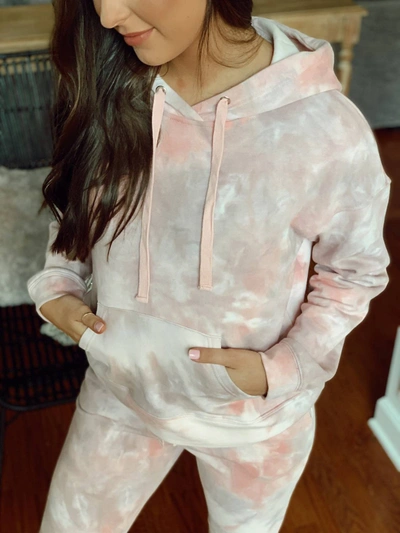 Le Lis Shades Set - Hoodie In Pink Multi In White