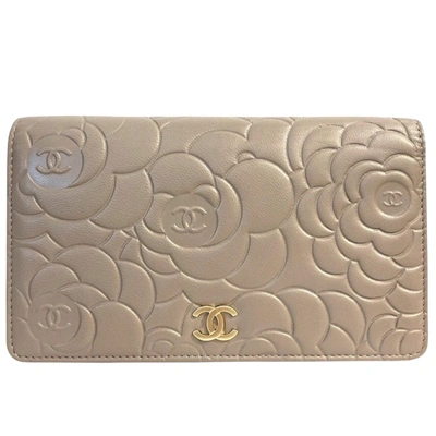 Pre-owned Chanel Camellia Beige Leather Wallet  ()