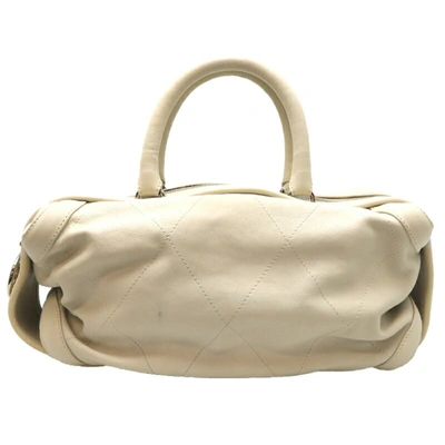 Pre-owned Chanel Bowling White Leather Travel Bag ()