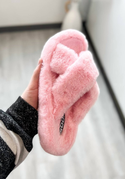 Fortune Dynamic Favorite Fuzzy Slippers In Pink