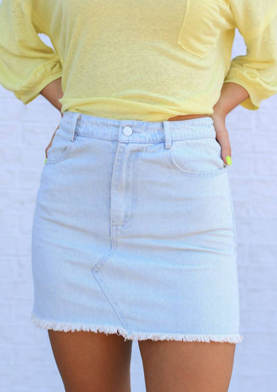 Le Lis Turning Heads Skirt In Light Wash In Blue