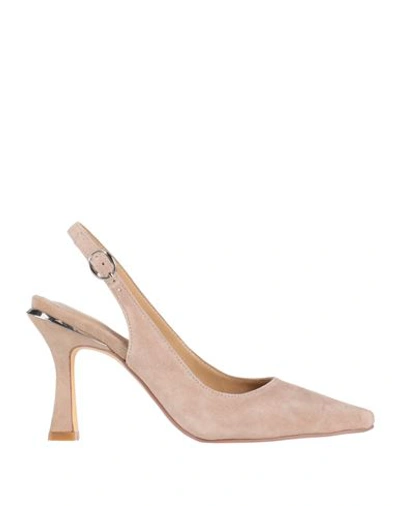 Alma En Pena . Woman Pumps Beige Size 7 Leather