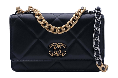Pre-owned Chanel 19 Wallet On Chain Black (ap0957-b01564-94305)