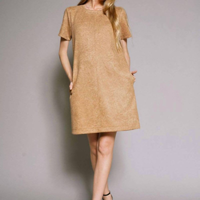 Mystree Printed Suede Short Sleeve Shift Dress In Mocha In Yellow