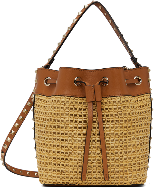 Valentino Garavani Rockstud woven-raffia bucket bag - Neutrals