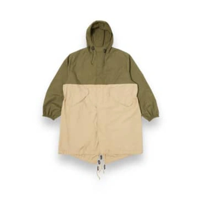 Universal Works Beach Parka 30101 Recycled Poly Tech Olive/sand In Green